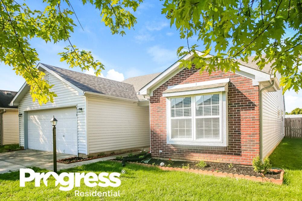 8118 Maple Stream Blvd - Photo 2 of 16