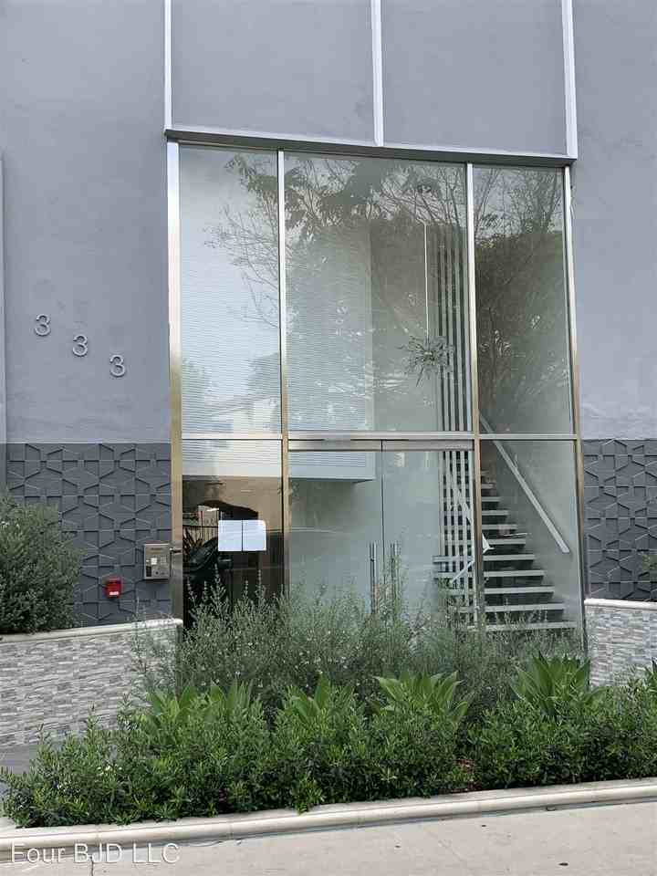 Live The  Beverly Hills Lifestyle Today - Photo 2 of 6