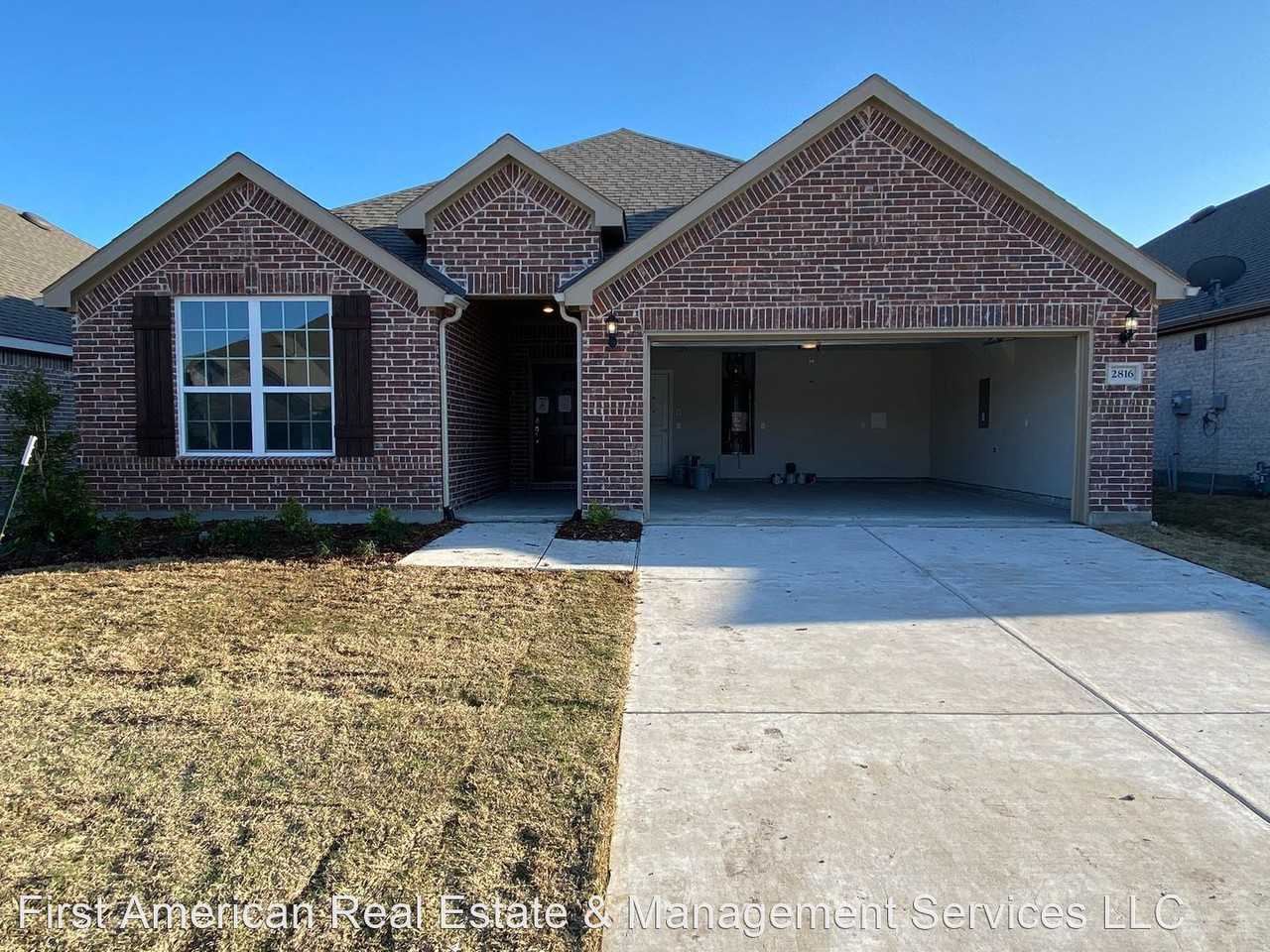 2816 Red Bud Ln - Photo 2 of 39