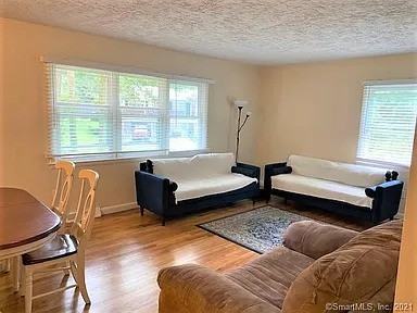 637 Main St - Photo 2 of 11