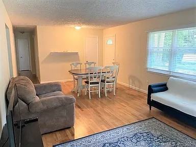 637 Main St - Photo 3 of 11