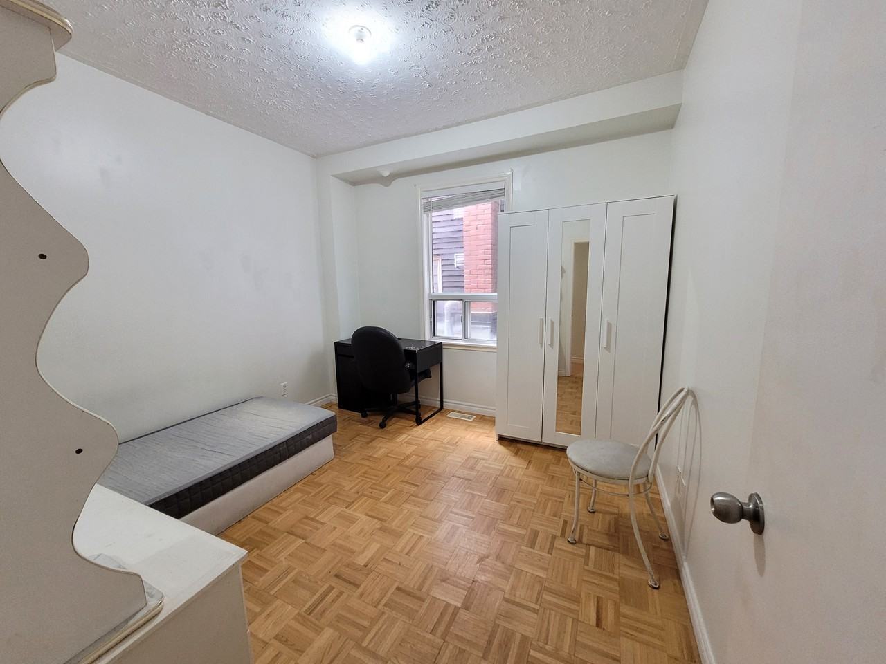 139 Lippincott Street - Photo 6 of 11