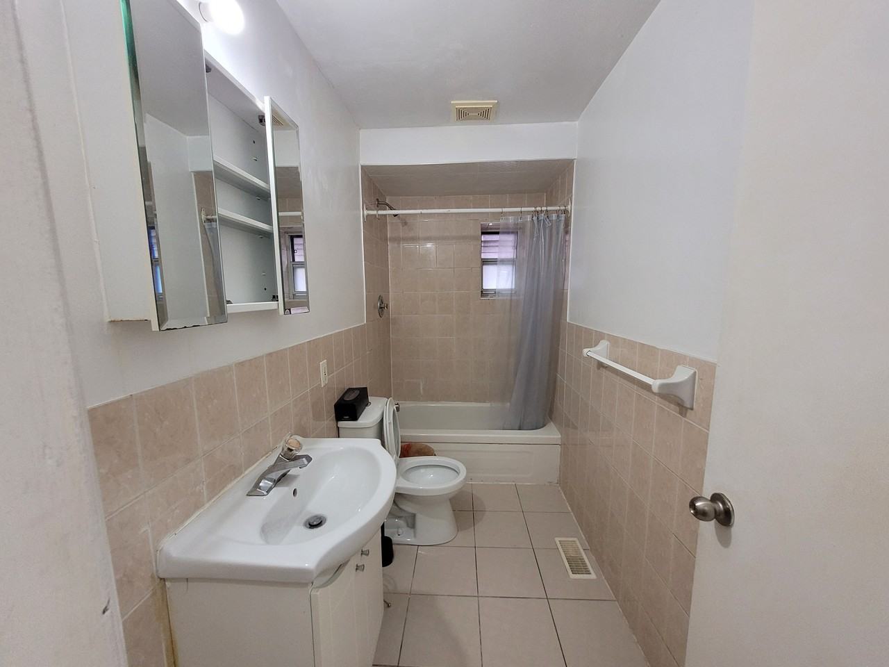 139 Lippincott Street - Photo 5 of 11