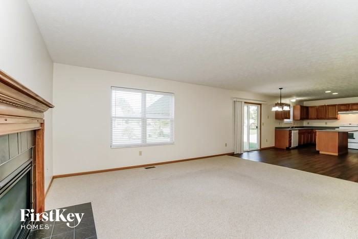 185 Isaac Tharp St - Photo 3 of 15