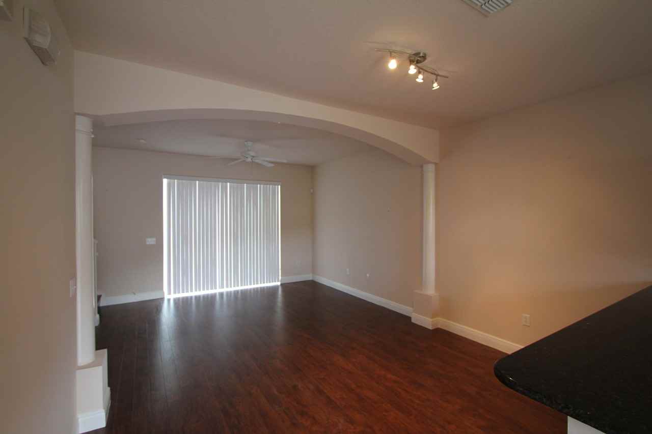 428 Monroe Cir - Photo 2 of 10