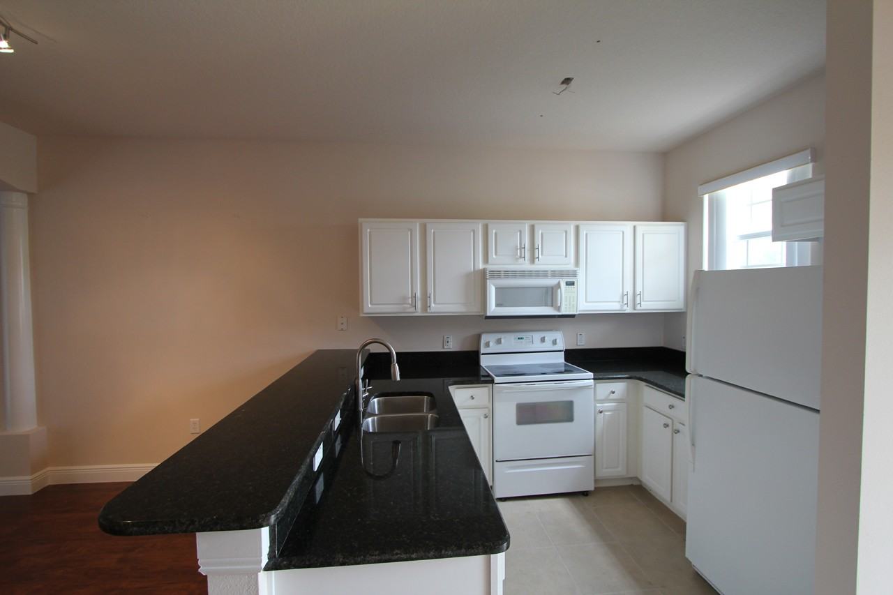 428 Monroe Cir - Photo 3 of 10