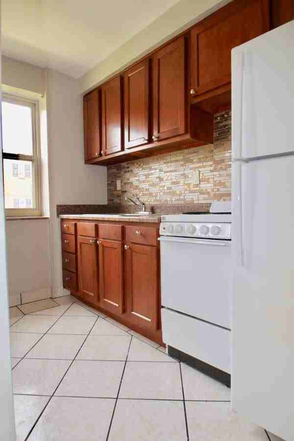 220 HUTCHINSON AVENUEAPT B-11 #B11 - Photo 5 of 12