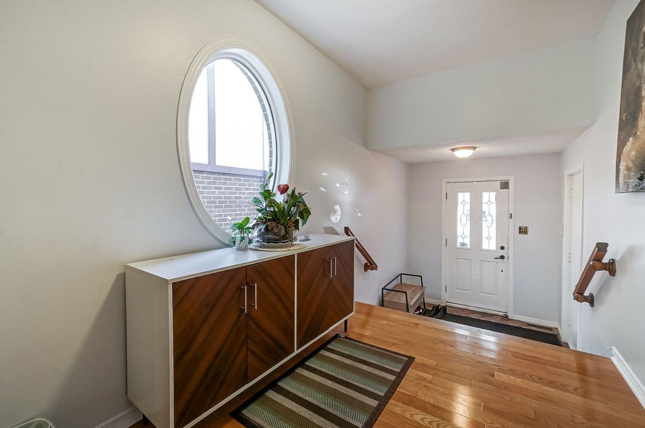 14 Pemberton Crescent - Photo 3 of 39