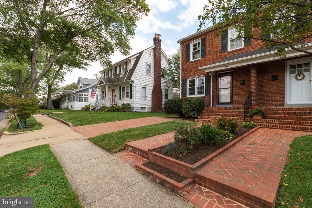 21 E Oak St #A - Photo 3 of 29