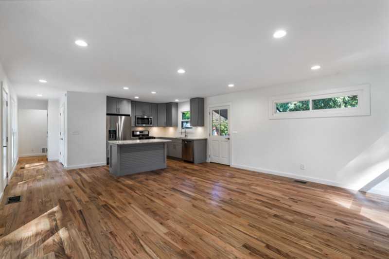 3683 Admiral Dr - Photo 3 of 22