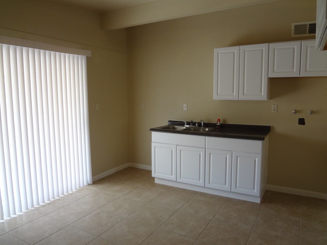 1905 Belmont St - Photo 2 of 9