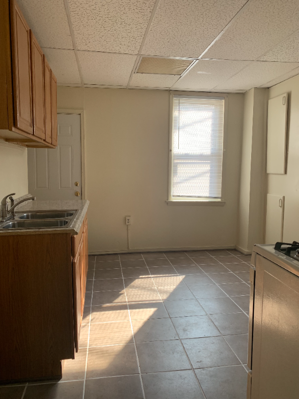 1301 N Milton Ave - Photo 3 of 12