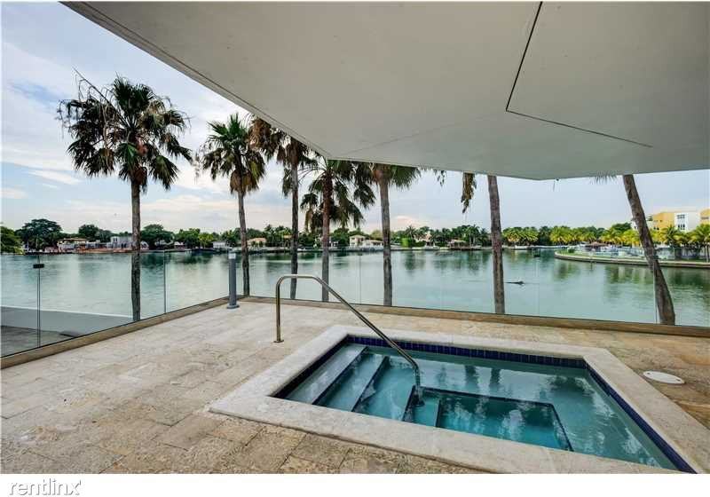 5900 Collins Ave - Photo 3 of 50