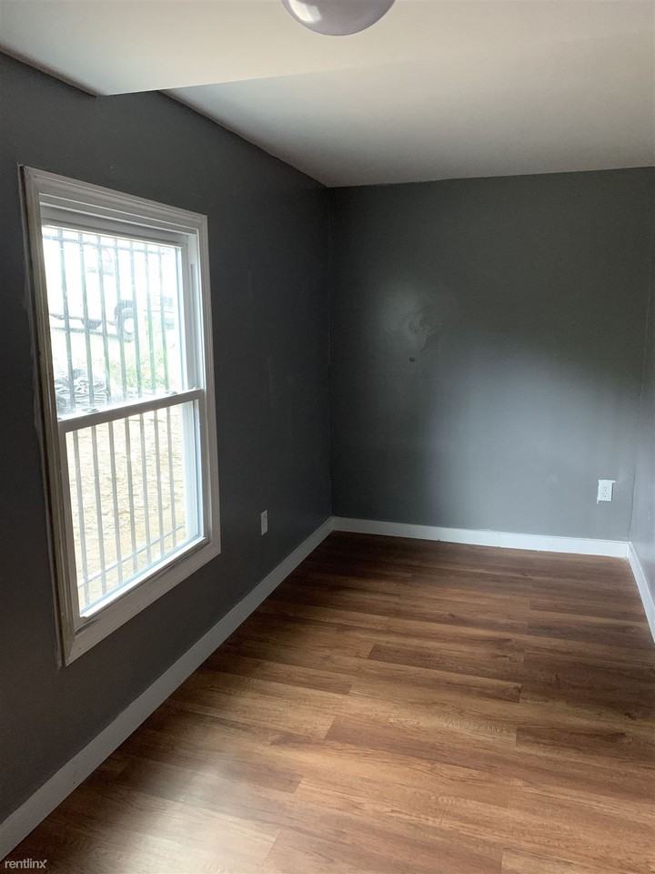 411 Wethersfield Ave - Photo 3 of 4