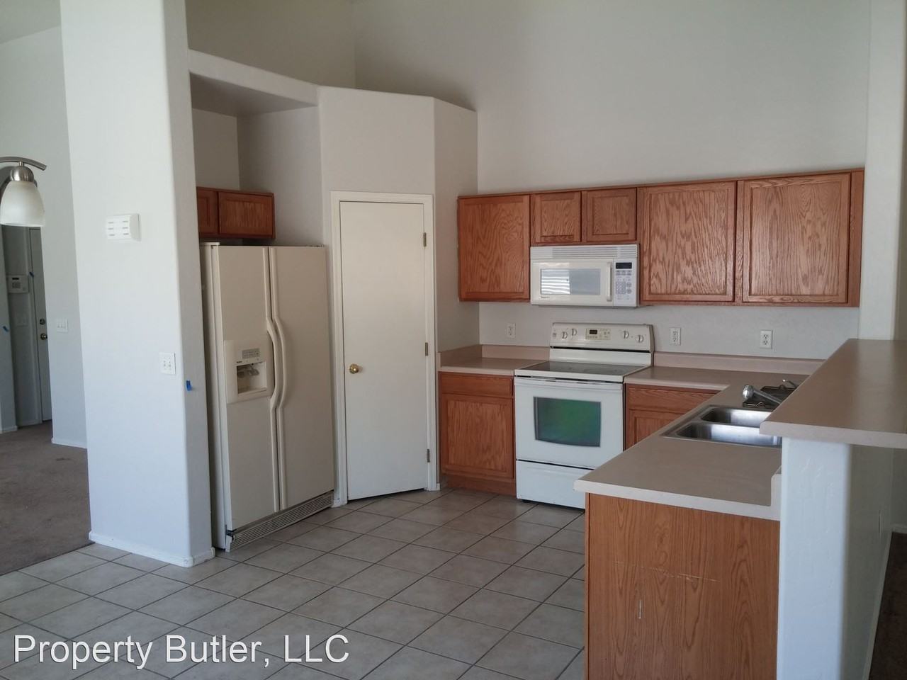 2484 E Del Rio Ct - Photo 2 of 7