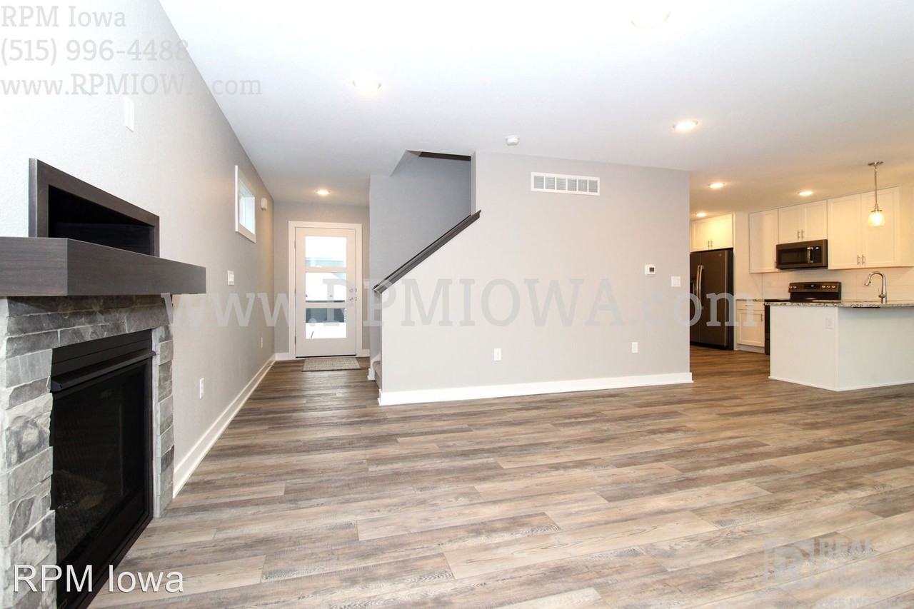 1815 Ne Heritage Dr - Photo 2 of 26