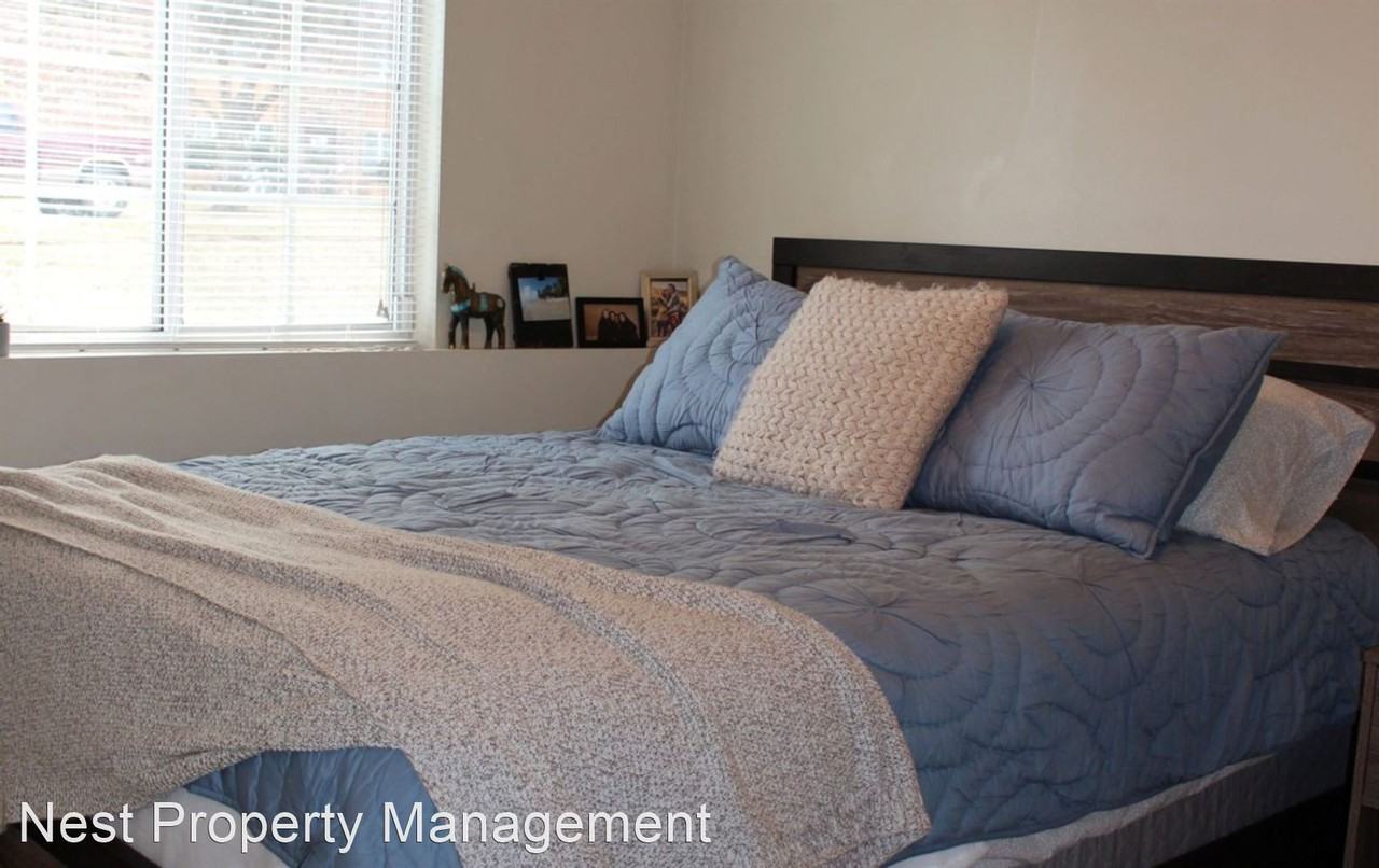 631 S Van Buren St - Photo 3 of 13