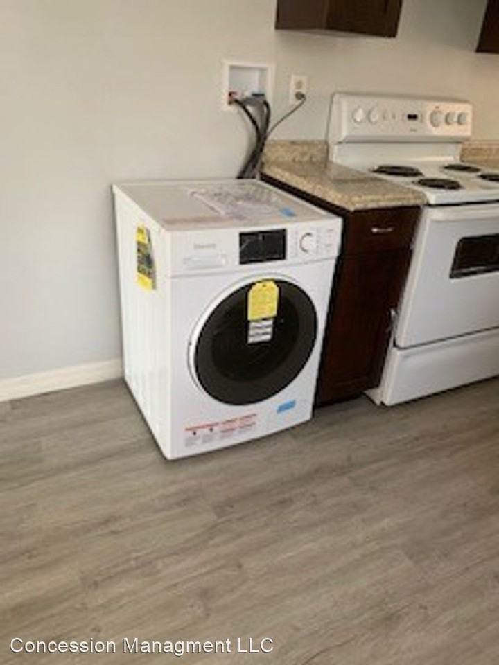 5686 Akra Ave - Photo 3 of 8