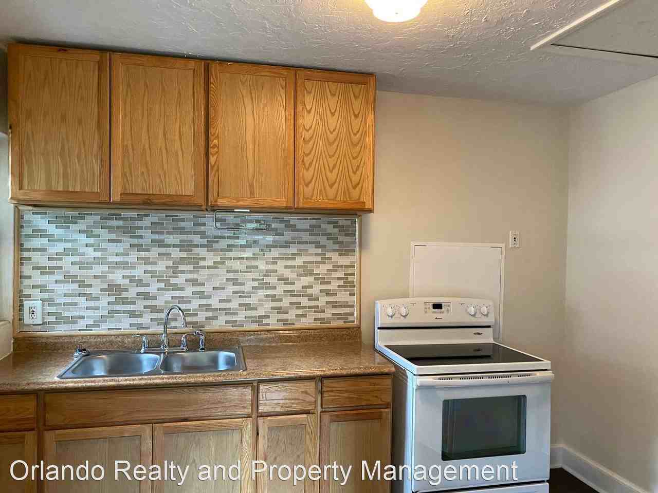1019 Park Lake St - Photo 3 of 10