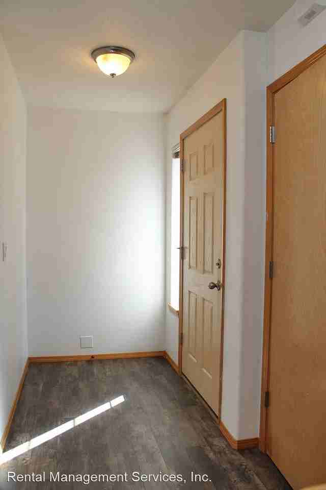 568, 570 NE Anderson Rd - Photo 3 of 28