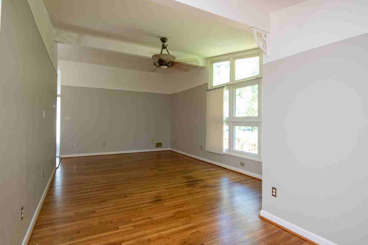 318 Hillsboro Dr - Photo 2 of 31