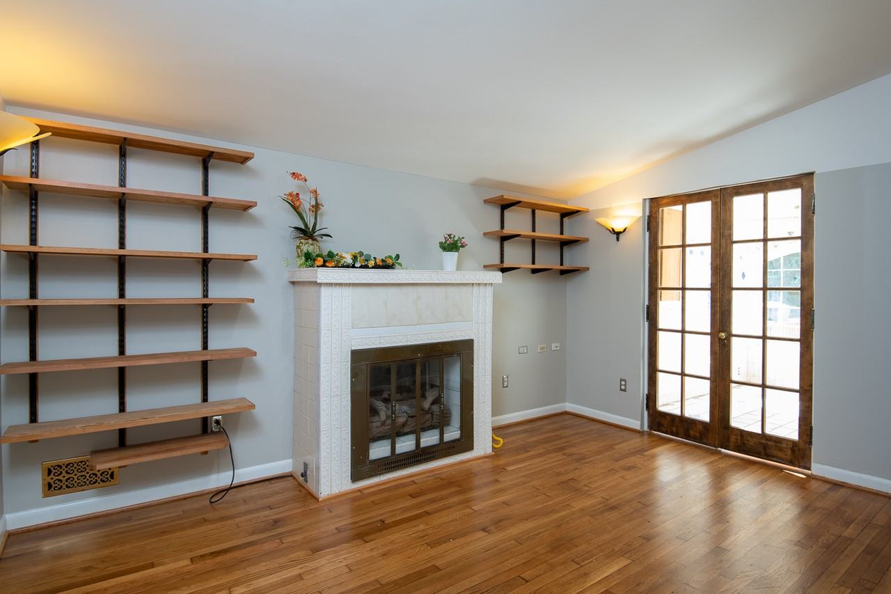 318 Hillsboro Dr - Photo 3 of 31