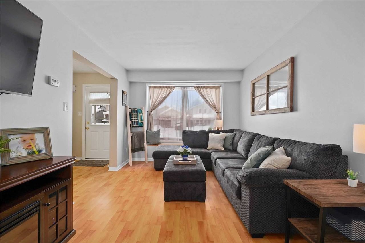 46 Gosney Cres - Photo 2 of 10