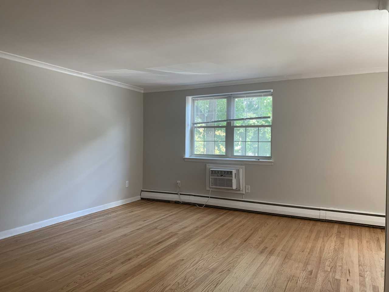 404 N Monroe Street - Photo 3 of 22