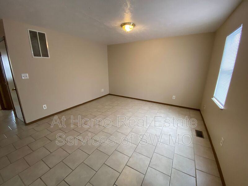 750 S Campbell Ave #750F - Photo 4 of 10