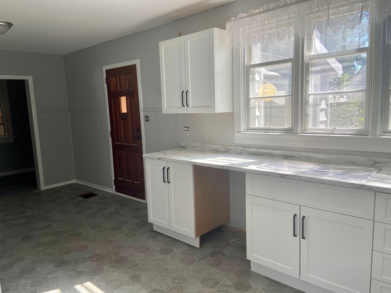 60 Hugh Street South - Photo 2 of 19