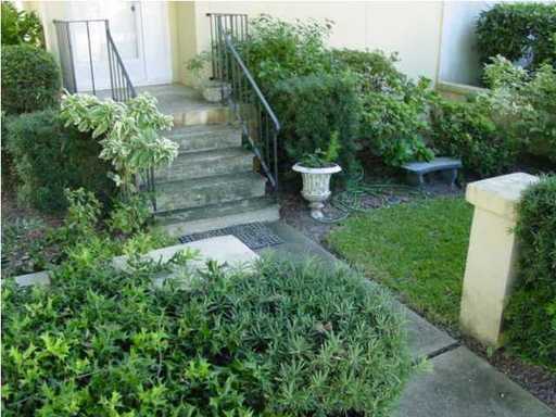 856 Colony Dr - Photo 3 of 17