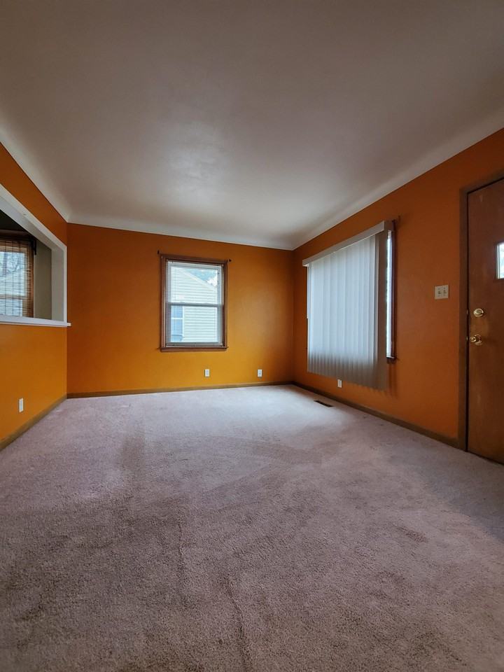 1131 33rd St Ne #1 - Photo 2 of 20