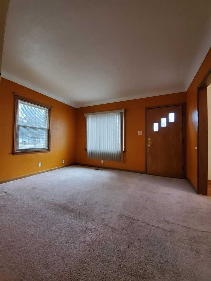 1131 33rd St Ne #1 - Photo 3 of 20