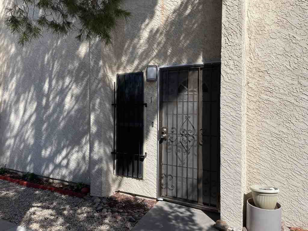 2424 E Tracy Ln Unit 1 - Photo 3 of 24