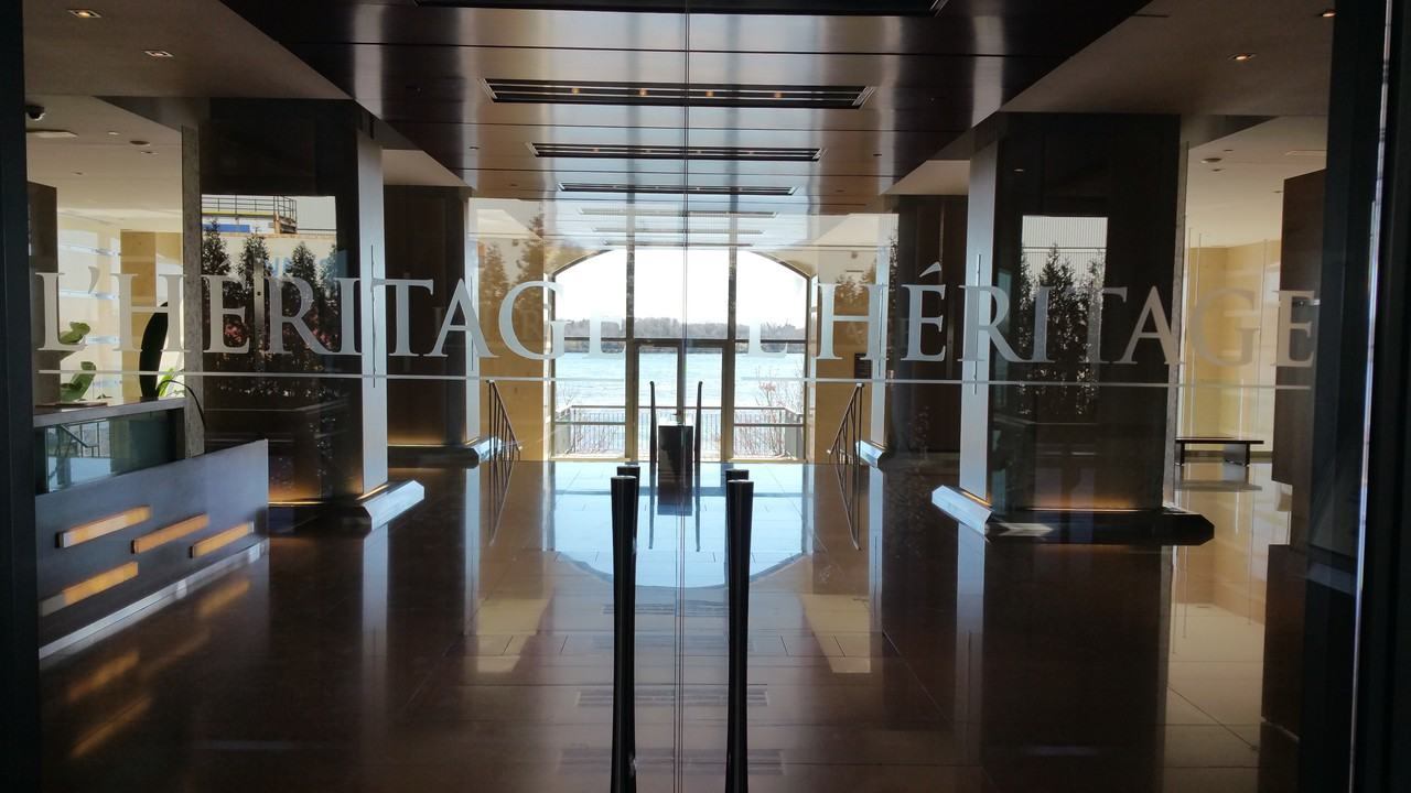 1000 Rue de la Commune Est #305