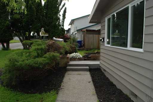 3530 NE 10th Pl - Photo 3 of 15