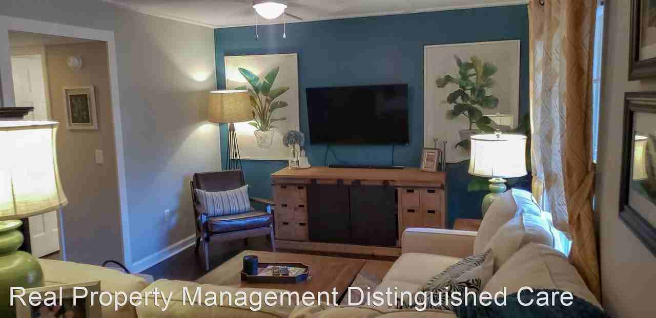 1435 Brockman Cir - Photo 2 of 16