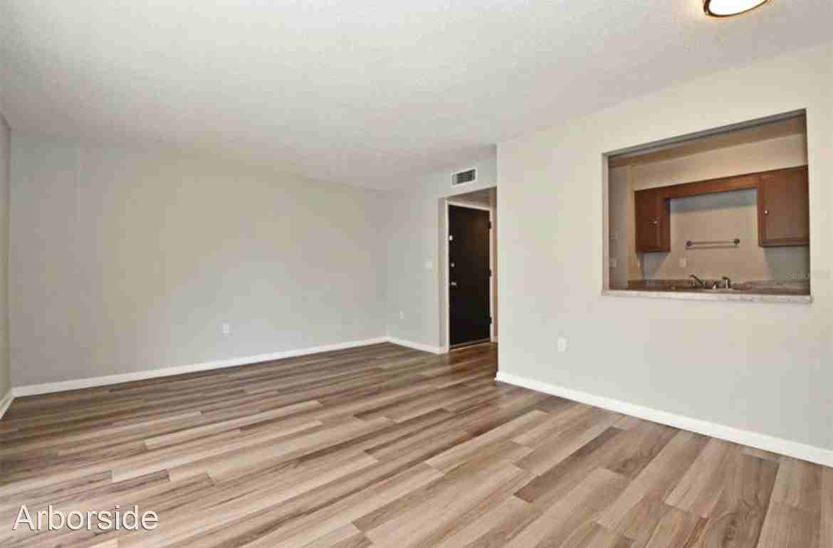 525 Conway Rd - Photo 3 of 6