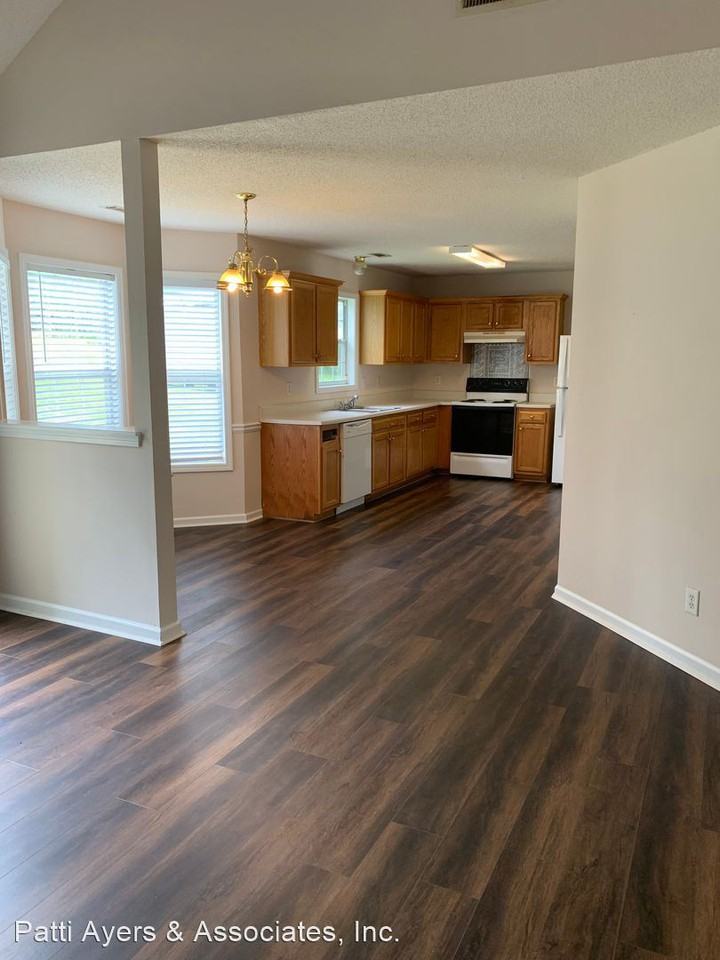141 Arlington Ct - Photo 3 of 15