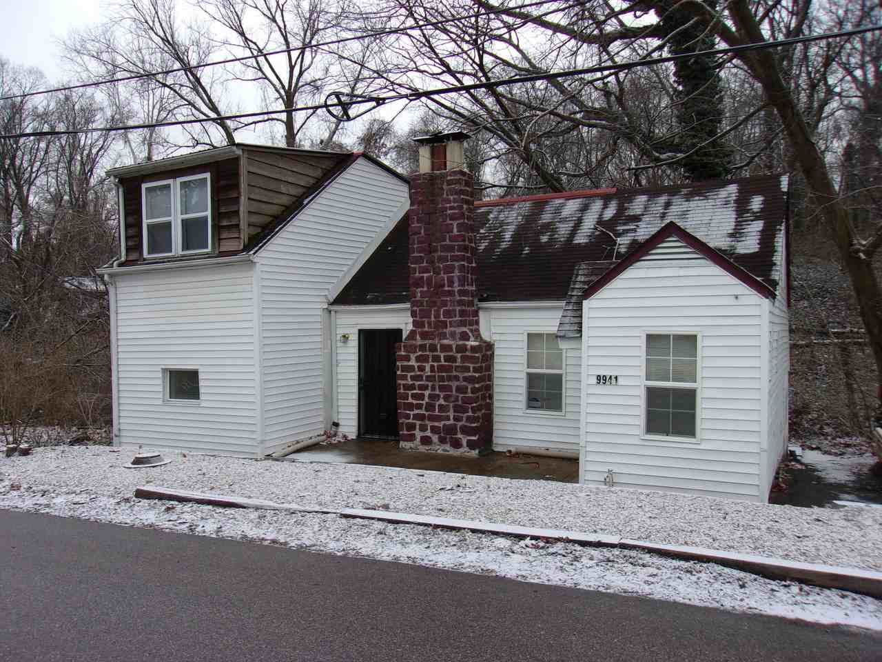 9941 Valley Dr - Photo 2 of 37
