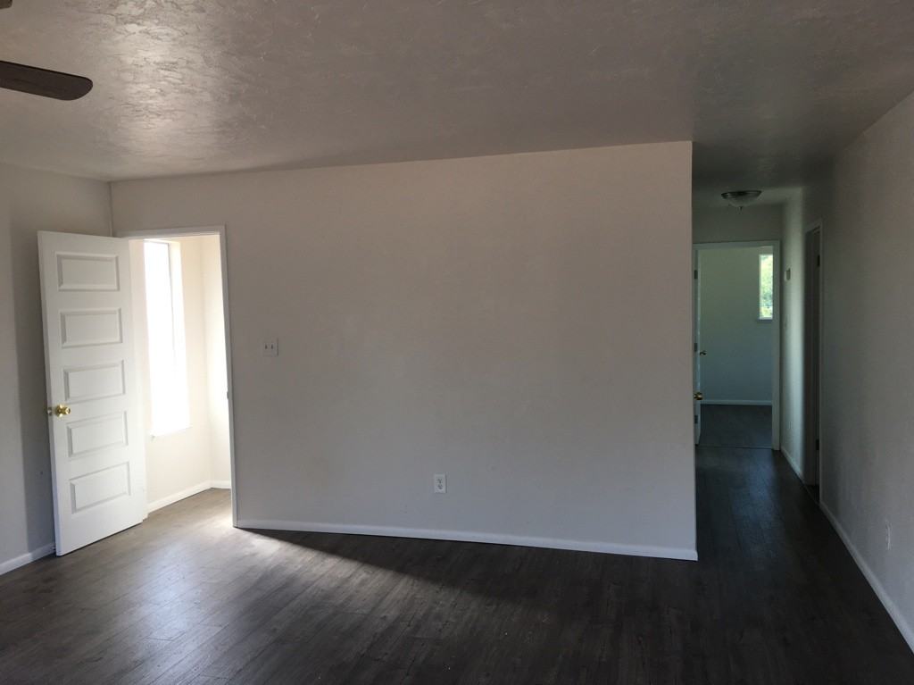 9247 Fairway Dr - Photo 3 of 19