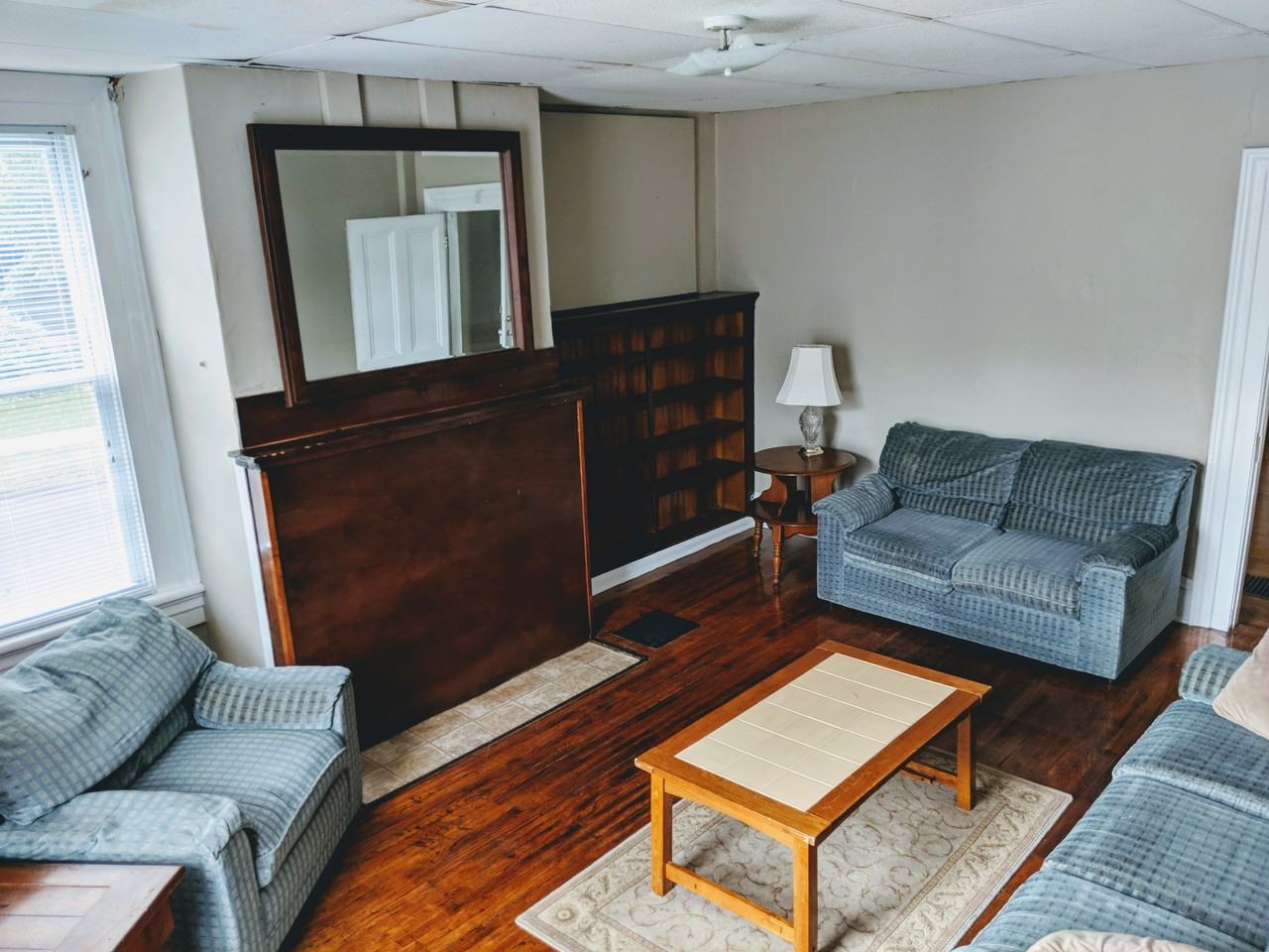 975 Church St - Photo 3 of 10