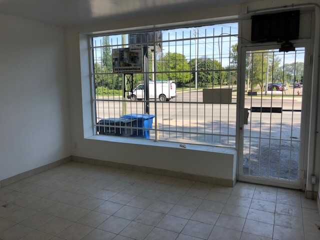 1097 Lakeshore Rd E - Photo 2 of 10