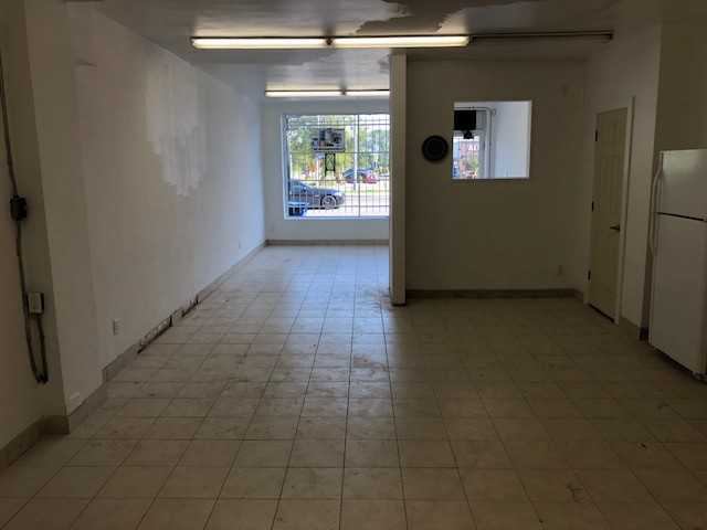 1097 Lakeshore Rd E - Photo 3 of 10