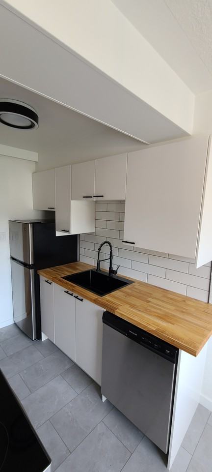 989 West 20th Ave - Photo 2 of 18