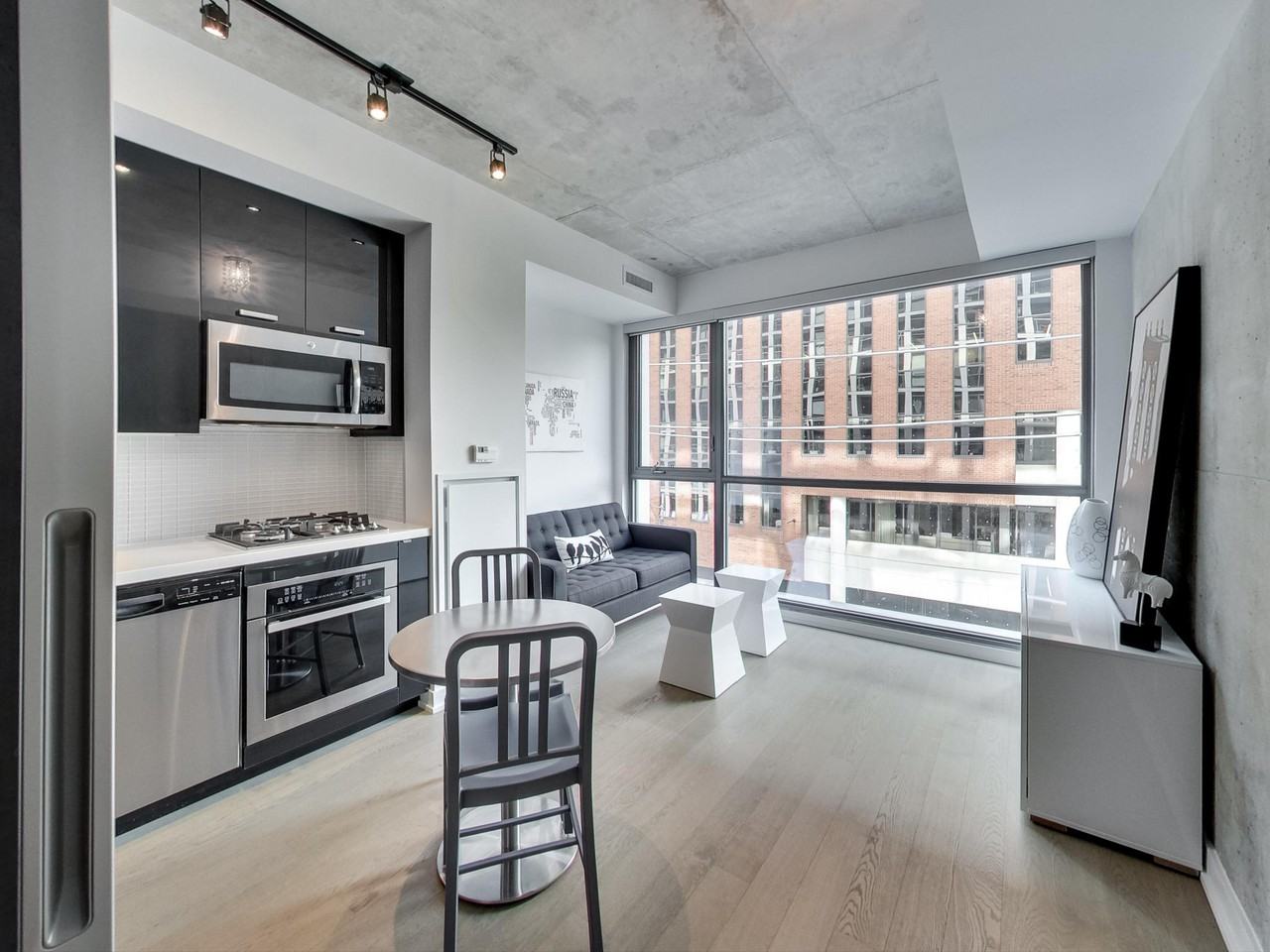 39 Brant Street #417