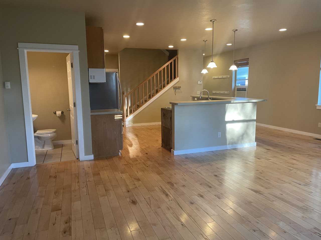 640 Sanders Ave #1 - Photo 3 of 20