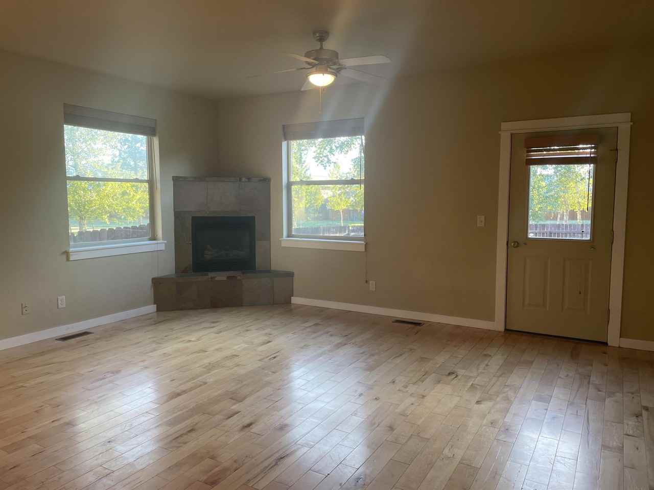 640 Sanders Ave #1 - Photo 4 of 20