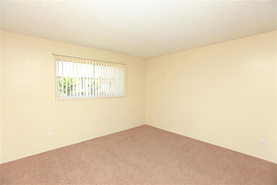 PRESIDENT LINCOLN APARTMENTS - Photo 2 of 34