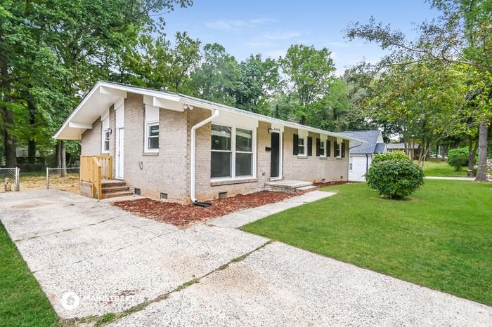 4808 Thornwood Rd - Photo 3 of 16